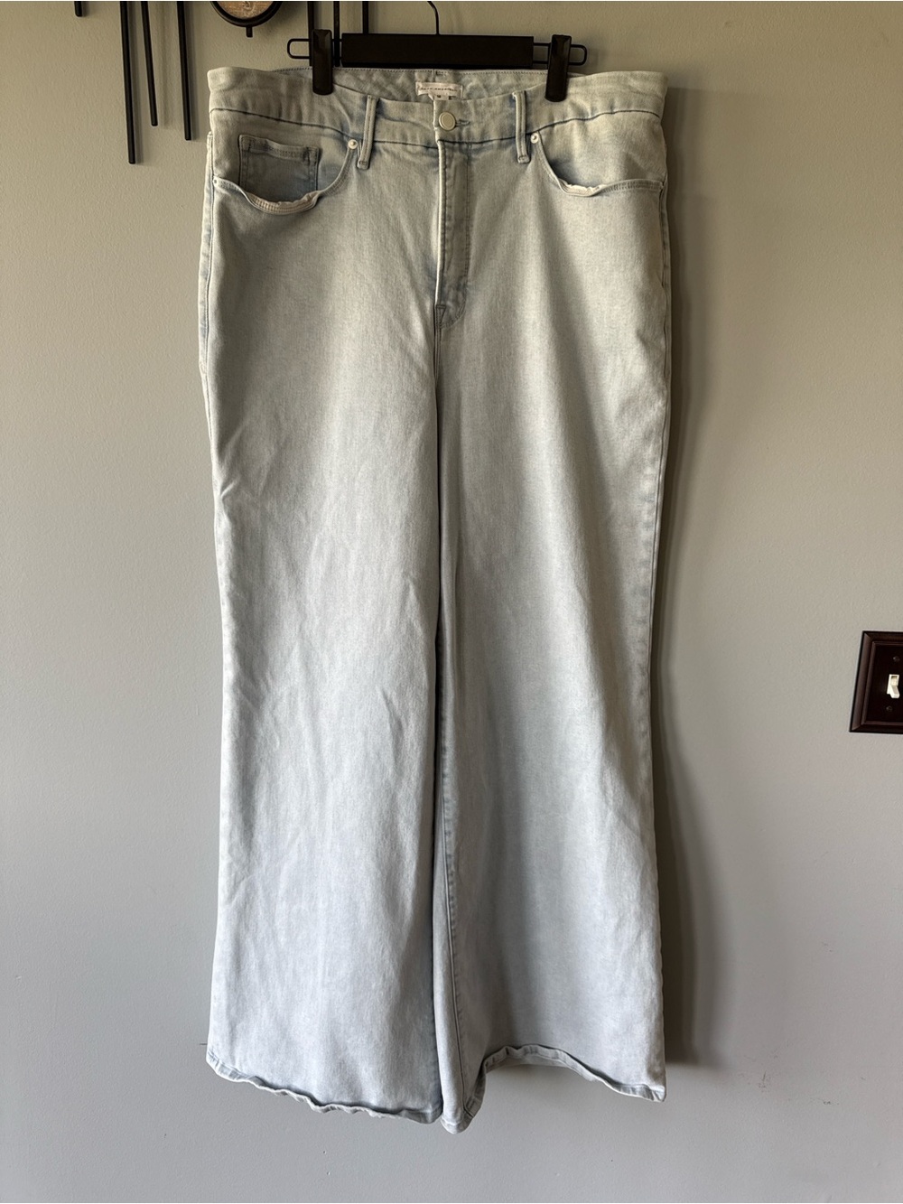 Good American Light Wash Wide Leg Jeans